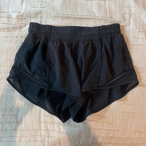 Lululemon hotty hot shorts black 2.5 inseam